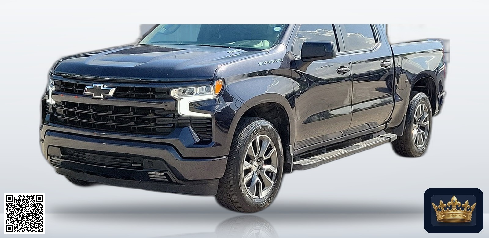 2024 Chevrolet Silverado 1500 RST en vista tres cuartos frontal, estudio blanco