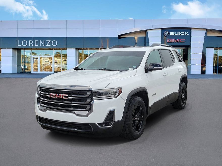 2023 GMC Acadia AT4 en vista tres cuartos frontal
