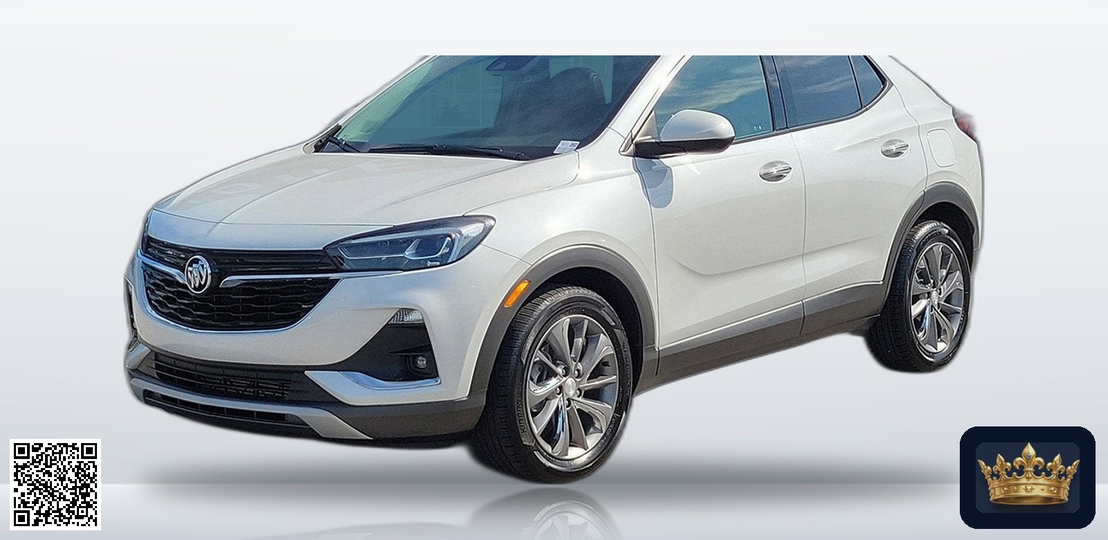 2023 Buick Encore GX Essence en vista tres cuartos frontal, estudio blanco