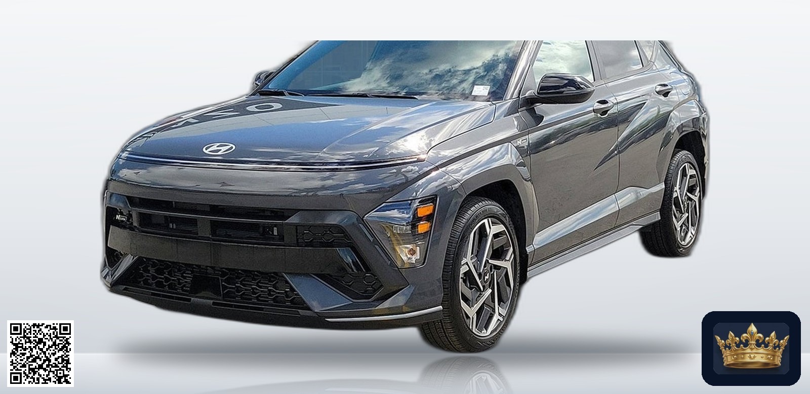 2024 Hyundai Kona N Line en vista tres cuartos frontal, estudio blanco