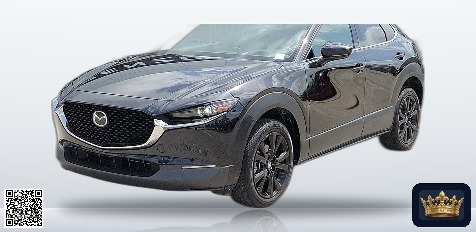 2023 Mazda CX-30 2.5 Turbo Premium Package en vista tres cuartos frontal, estudio blanco
