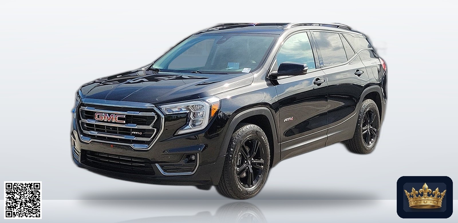 2024 GMC Terrain AT4 en vista tres cuartos frontal, estudio blanco