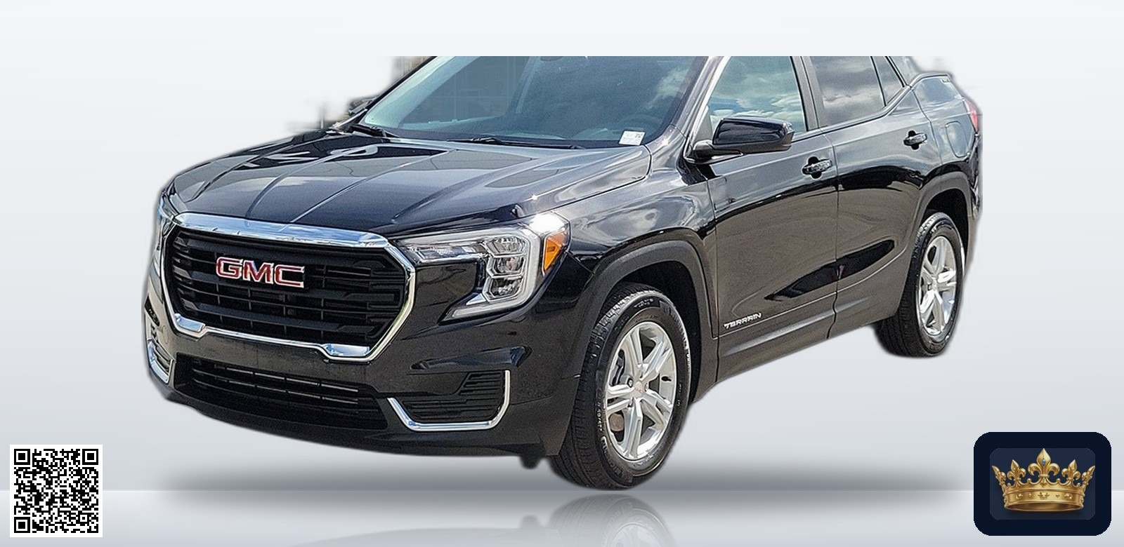 2023 GMC Terrain SLE en vista tres cuartos frontal, estudio blanco
