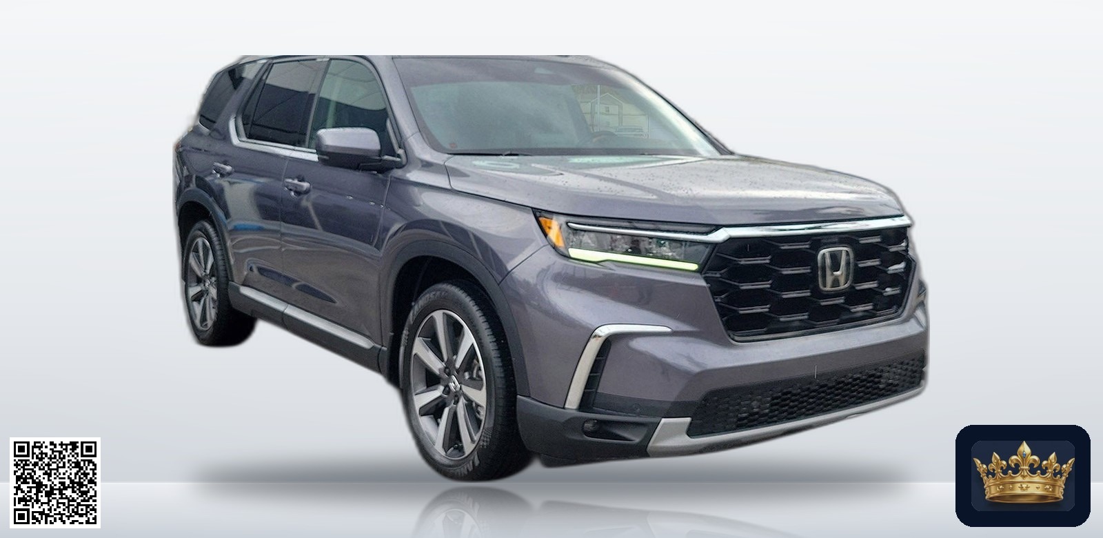 2024 Honda Pilot Touring en vista tres cuartos frontal, estudio blanco