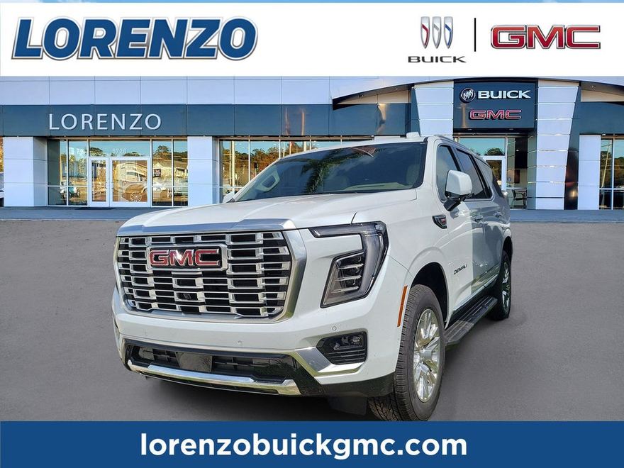 2026 GMC Yukon Denali en vista tres cuartos frontal