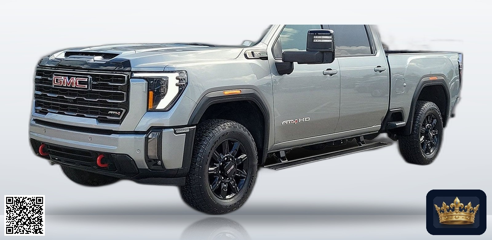 2024 GMC Sierra 2500HD AT4 en vista tres cuartos frontal, estudio blanco