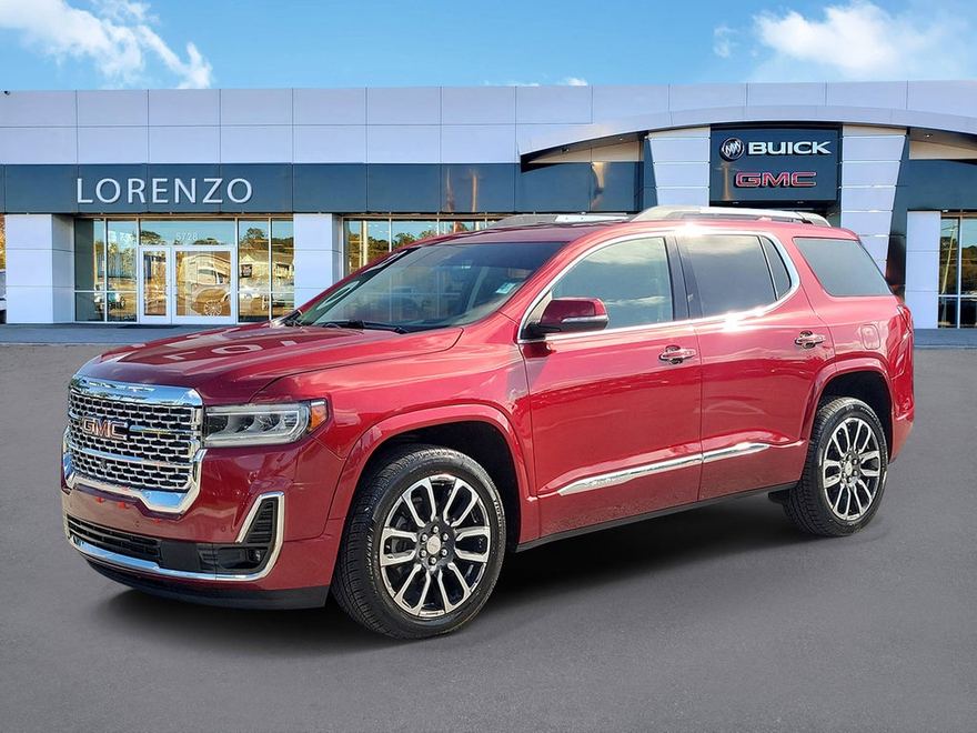 2020 GMC Acadia Denali en vista tres cuartos frontal