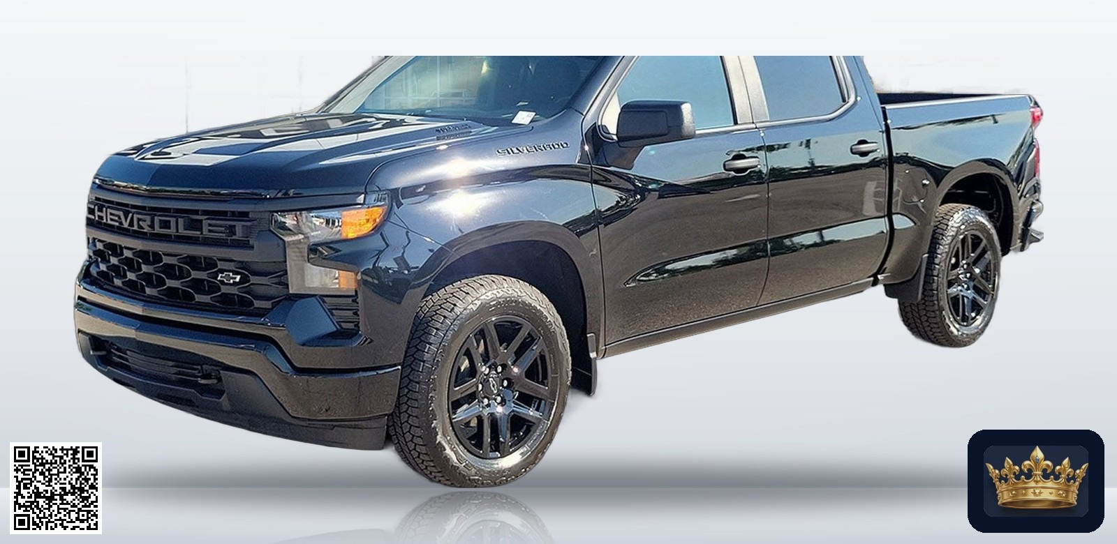 2026 Chevrolet Silverado 1500 Custom en vista tres cuartos frontal, estudio blanco