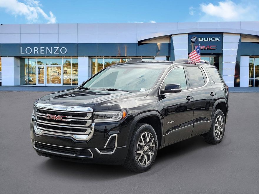 2023 GMC Acadia SLE en vista tres cuartos frontal