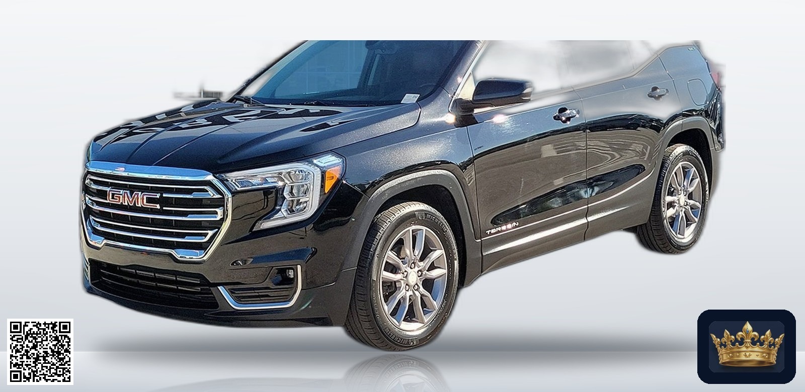 2022 GMC Terrain SLT en vista tres cuartos frontal, estudio blanco