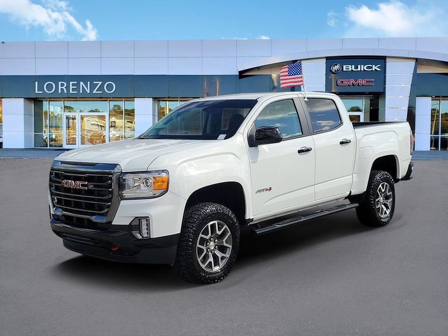 2022 GMC Canyon AT4 w/Leather en vista tres cuartos frontal