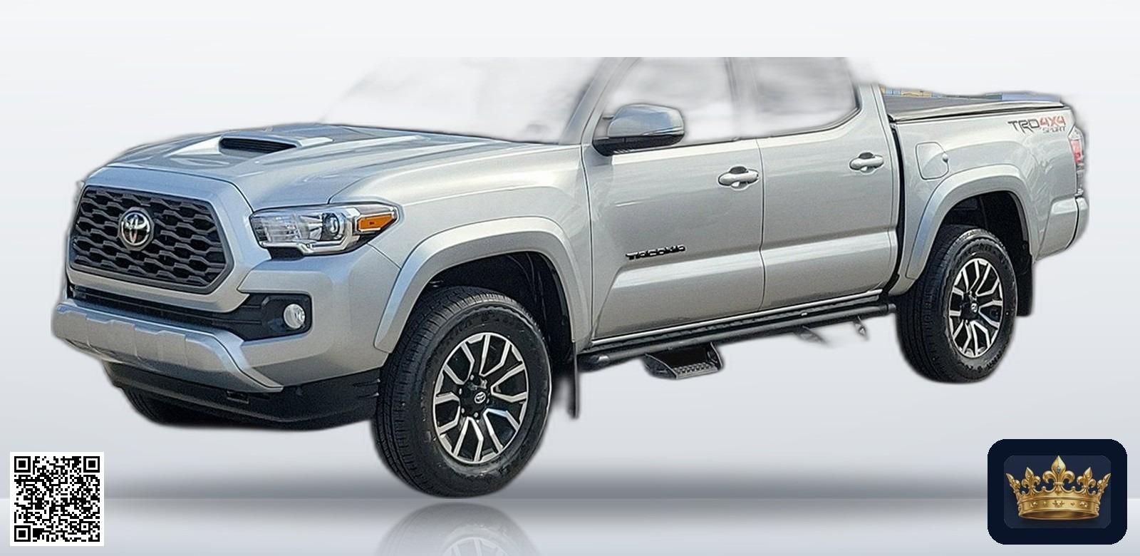 2023 Toyota Tacoma TRD Sport V6 en vista tres cuartos frontal, estudio blanco