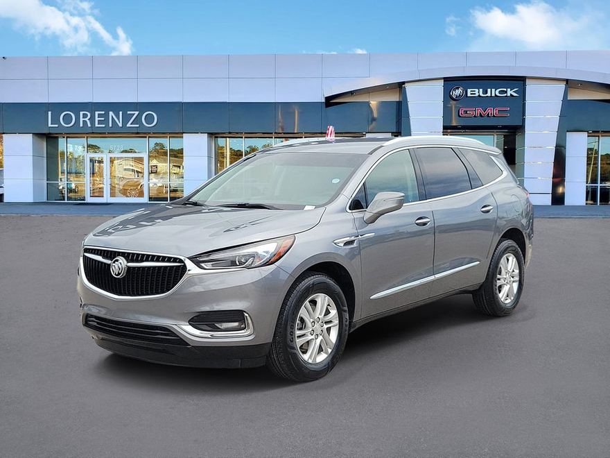 2021 Buick Enclave Essence en vista tres cuartos frontal