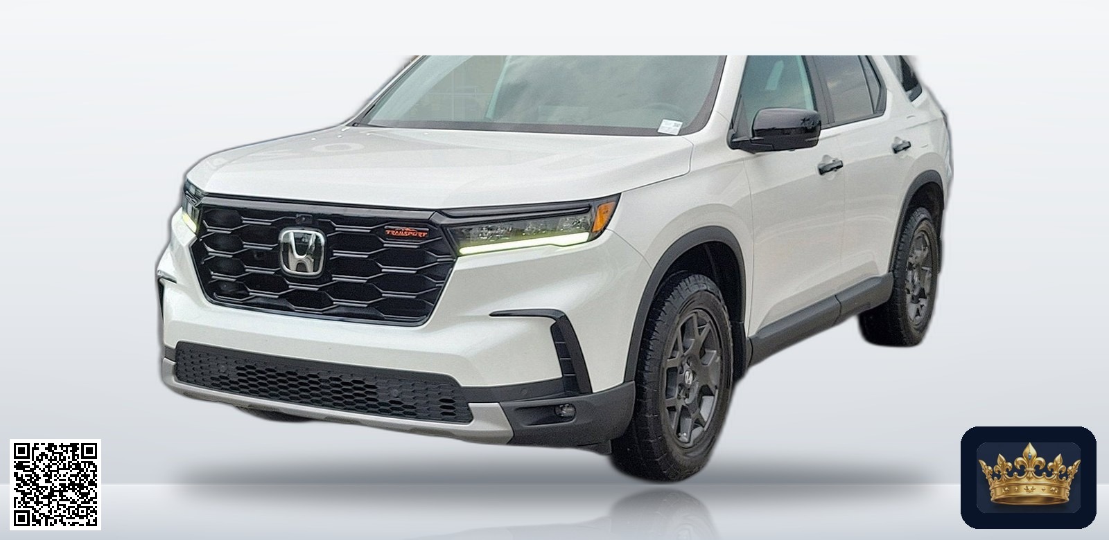 2024 Honda Pilot TrailSport en vista tres cuartos frontal, estudio blanco